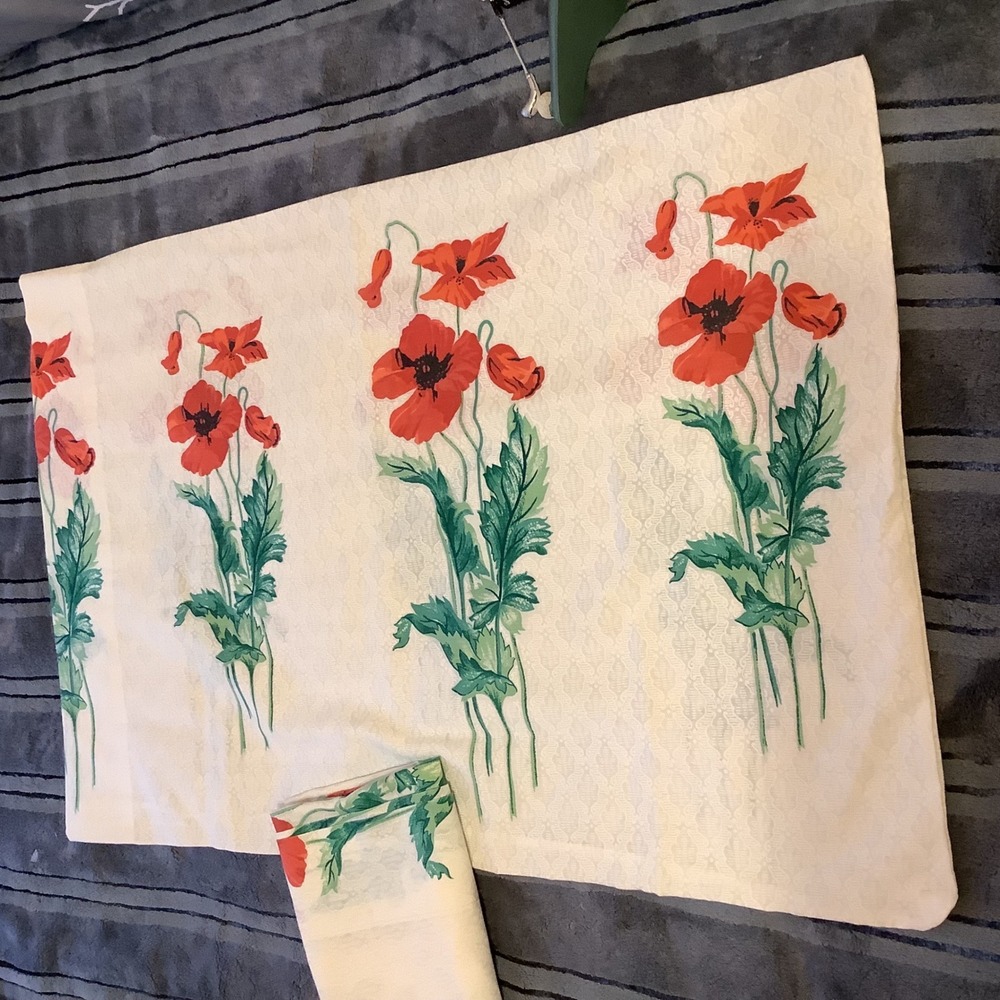 Vintage Royale Janaco's Red Poppy Floral Damask pillowcases 
30"X20"
USA

 in US